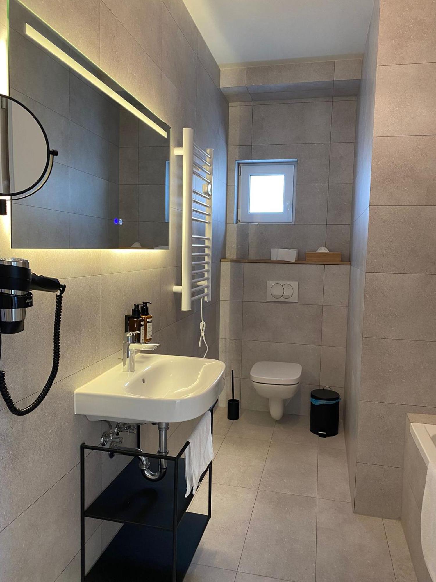 Luxury Apartment *