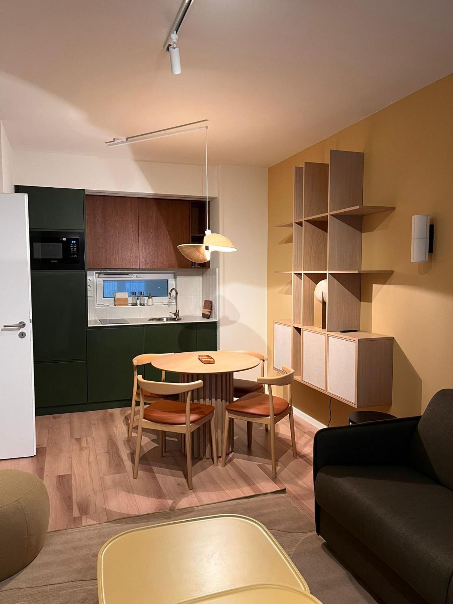 Luxury Apartment *